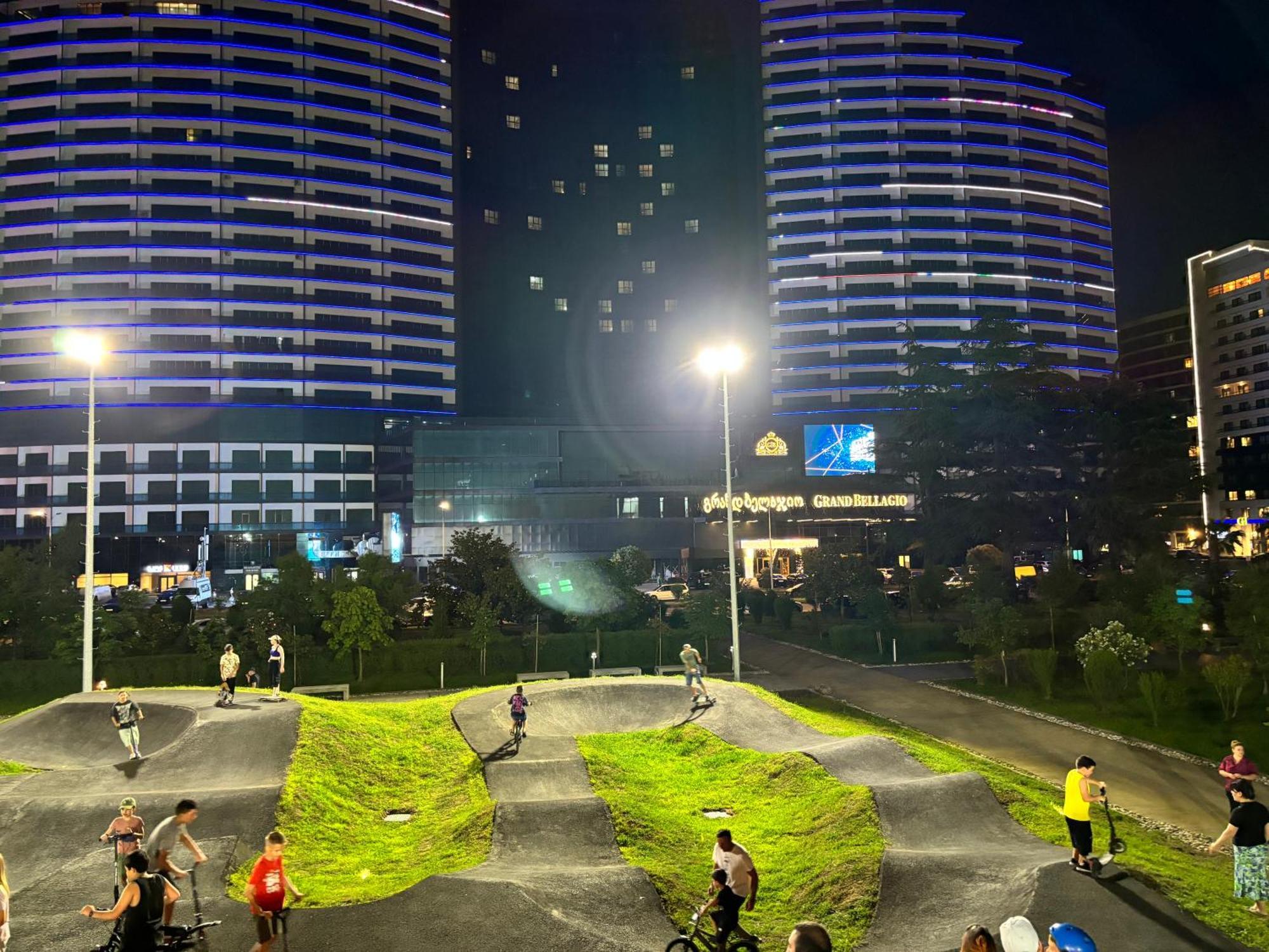 New Apartments "Park Primorsky" Батуми Екстериор снимка